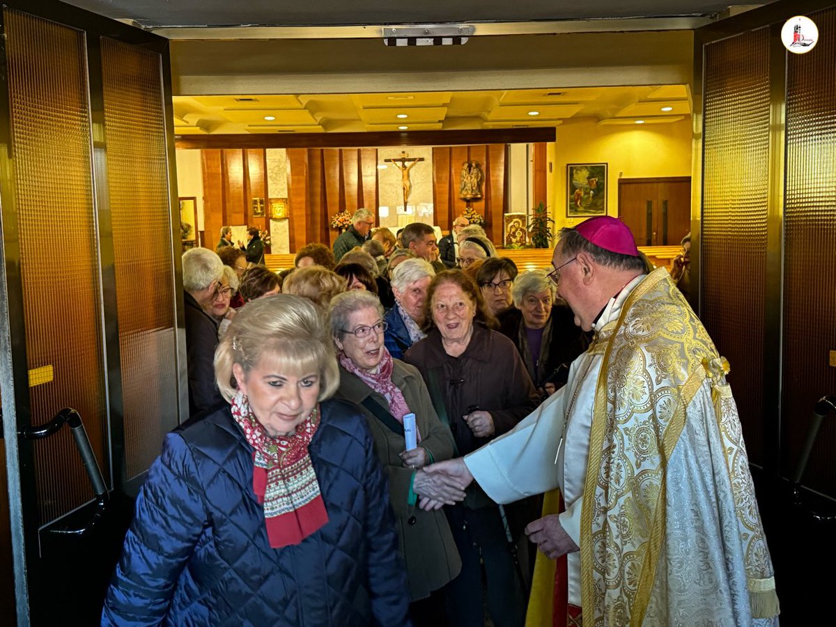 IglesiaEnLeon's tweet photo. 🙏🏼 Rezamos por nuestro Obispo el P. @cmfluisangel en el comienzo de su ✝️ #VisitaPastoral al 🛐 #Arciprestazgo Virgen del Camino, la cual será clausurada el próximo 🔟 de marzo en la ⛪️ #Basílica de 🩵 Nuestra Señora del Camino con la celebración de la ⚪️ #Eucaristía. https://t.co/IfSocYVp43