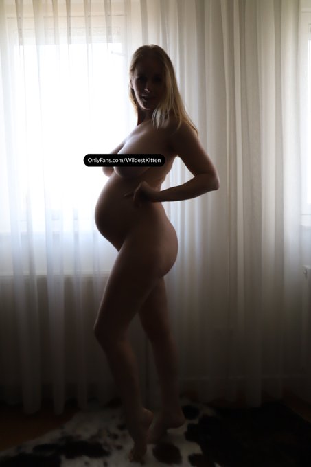 38 weeks pregnant today!! ✨  Videos, photos.. I keep sharing my body in them! It is so special right<a href="/tag/onmfc"class="tags"><span>#onmfc</span></a>