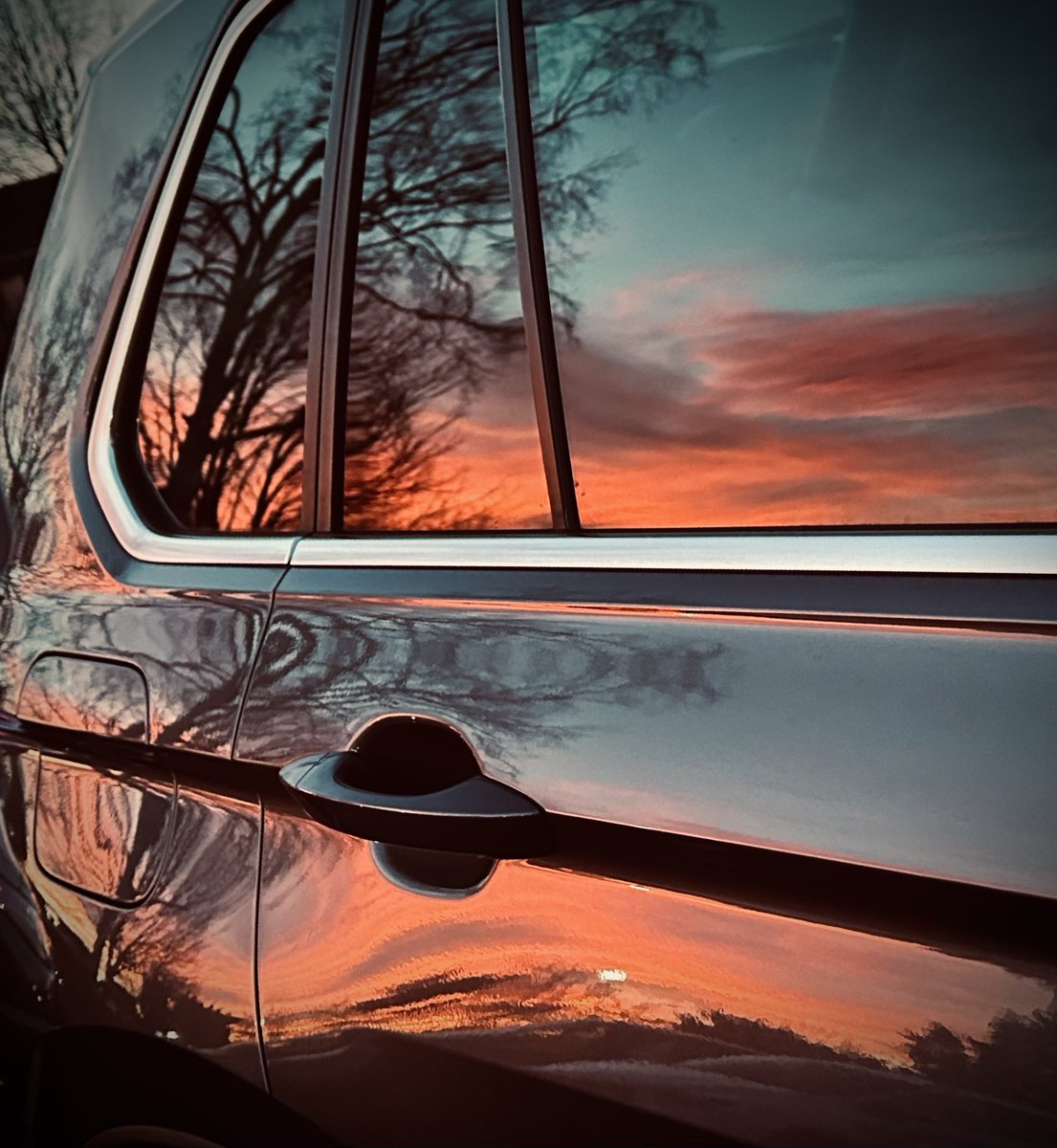 GailChilds's tweet photo. @UKVolkswagen Sunset in Billericay 1/2/24 reflected in my Tiguan https://t.co/GpE4NQ0SWi