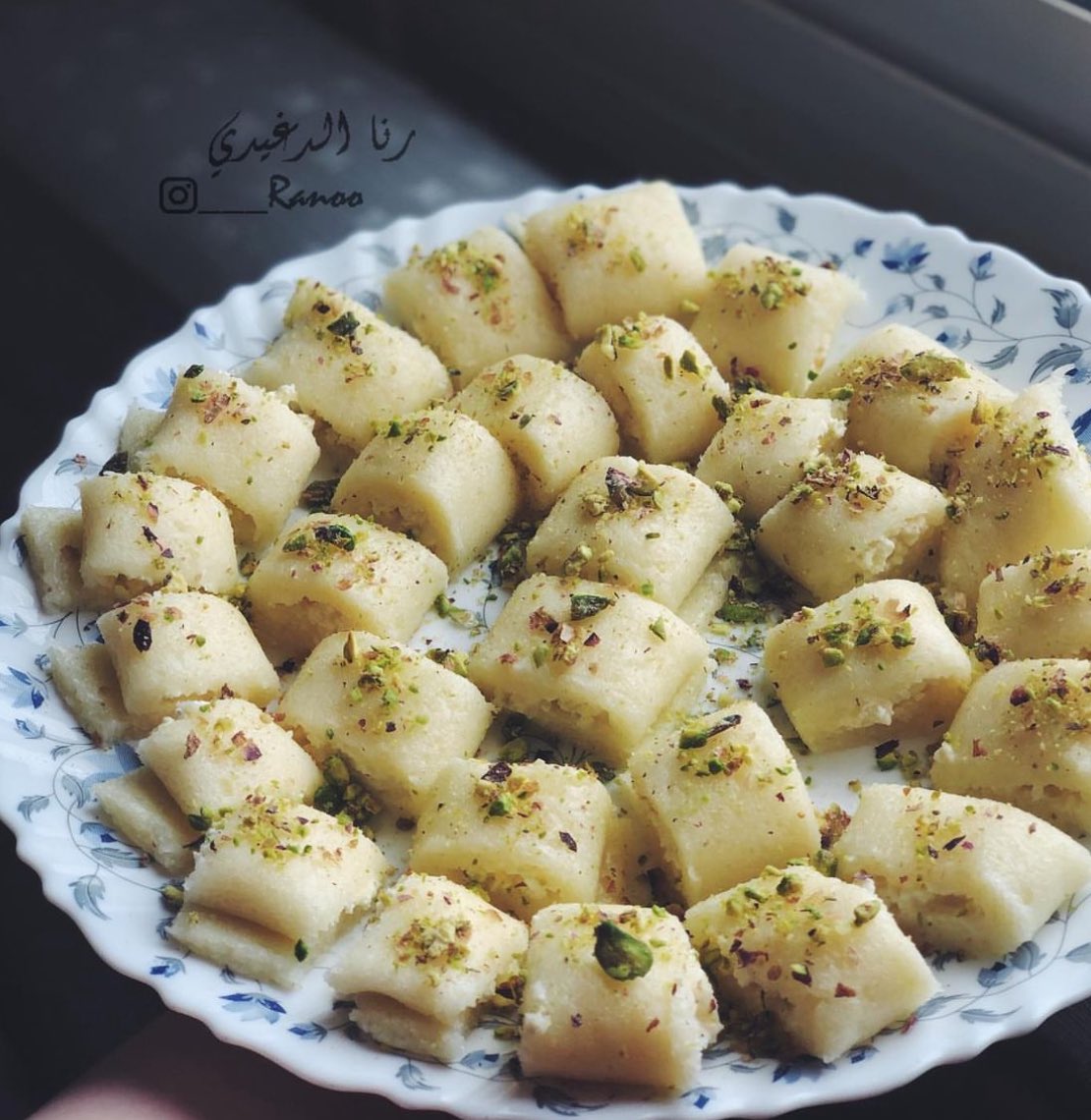 R09Oct's tweet photo. حلاوة الجبن او كنافة ؟ 

😍😍😍

مره احب حلاوة الجبن 💓💓

جربتوها قبل كده ؟ 😍

يلي ما جربها فاتوا نص عمروا 😭😭😭

#برد_الشتاء 
#برد_اليوم https://t.co/3NMXvJMWgN