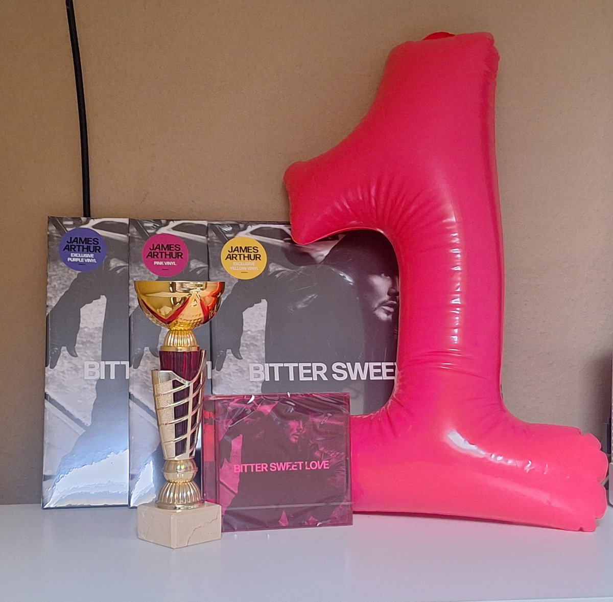 #numberone #album this week UK 🥳🥳🥳 congrats to <a href="/JamesArthur23/">James Arthur</a> and all who were involved in this triumpf🤗
#bittersweetlove #jamesarthur
#jamesarthur23 #bsl #singersongwriter  #Global #instagram #bslworldtour #love #newmusic2024 #OfficialCharts #viral @everyone <a href="/followers/">はうはう</a>