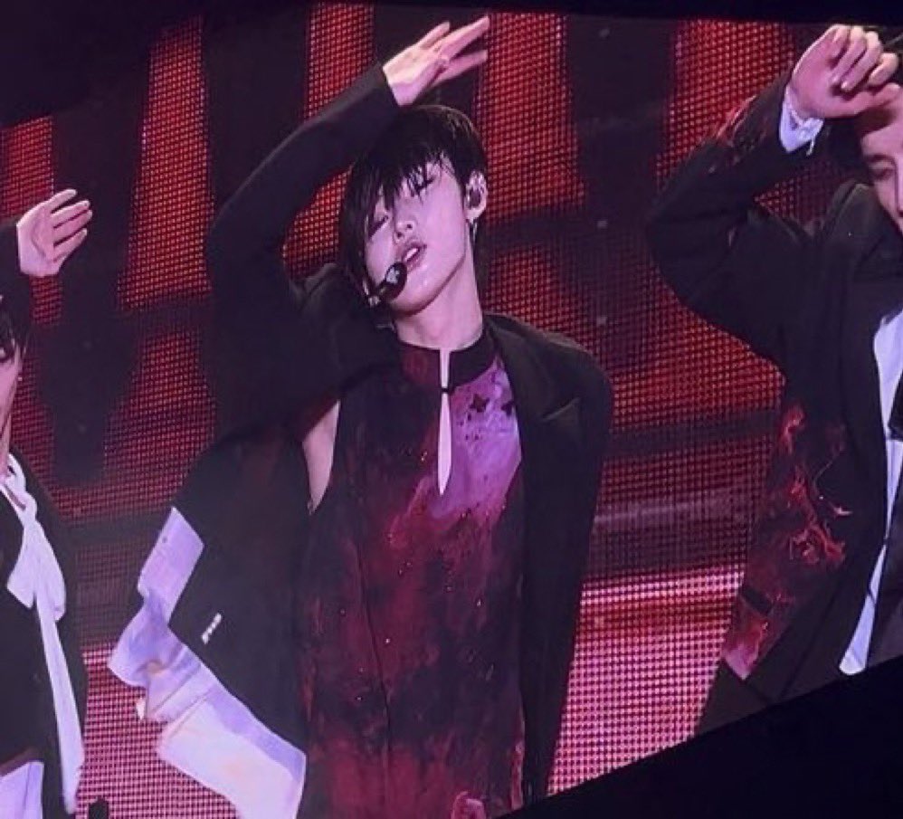 violetsforsunoo's tweet photo. pit and boob window oh we got treated today https://t.co/EXfYamUwLN