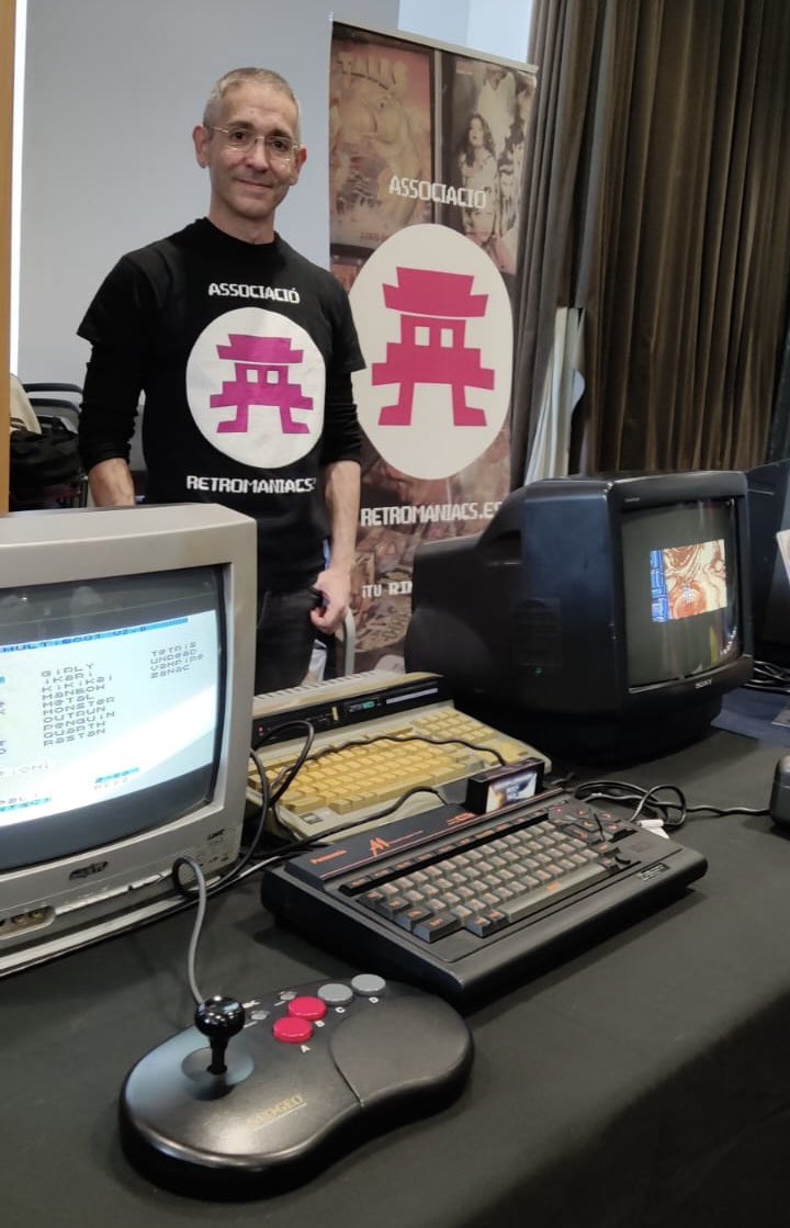 ¡Estamos todo el día en la zona #arcade de la 61 #rumsx!

Junto a los amigos de <a href="/retroscroll/">Retroscroll</a> puedes disfrutar de las mejores versiones de #videojuegos comerciales del #MSX

Gracias como siempre a la <a href="/AAMSX/">AAMSX</a> por seguir esta genial tradición 

¿Te apuntas? 

¡Ven al <a href="/EjLaFontana/">Espai Jove La Fontana</a>!