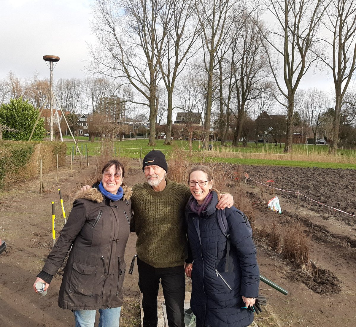 Wat een toppers van #BomenNu Meer dan 2000 bomen uitgereikt op #bomenhub bij schooltuinen #znmc