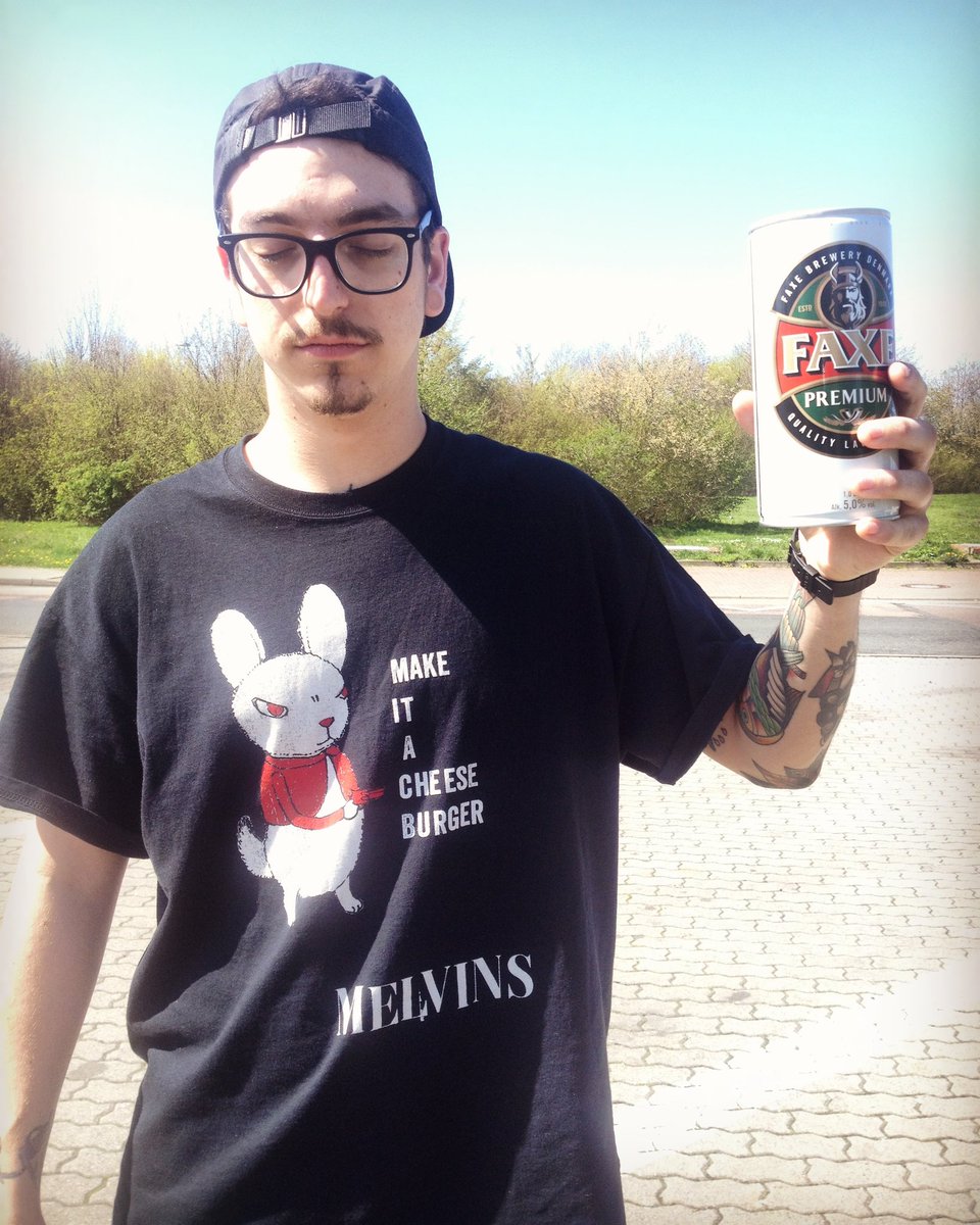 Join us in wishing a very merry birthday to our axe slinger Tom, AKA TP, Pallot, Tommy Gunn, the Spartan from Saint Martin and Krist. Cheers mate! 🍻 #happybirthday #melvins #faxe