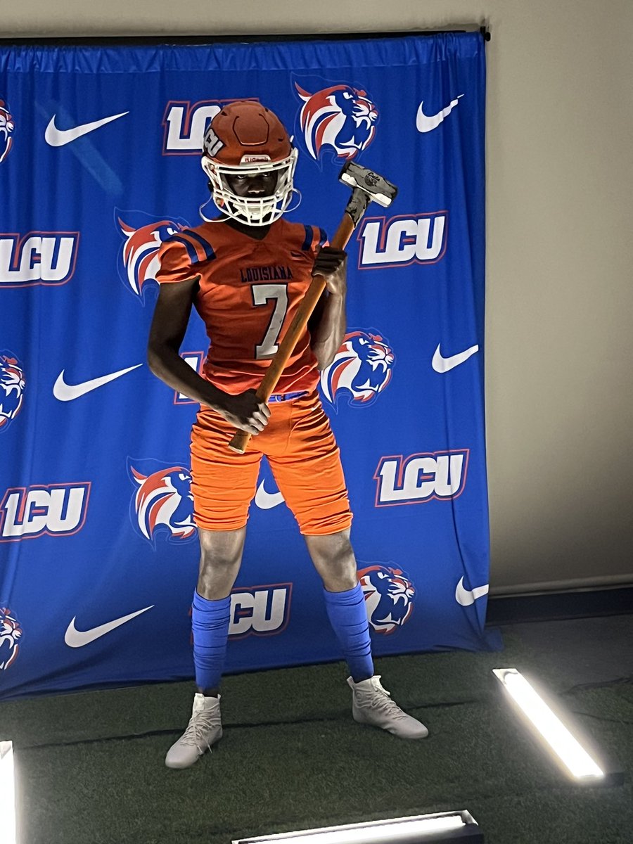 dee7burns's tweet photo. I’m proud to receive my first full scholarship at #LCU !!!!! Go Bobcats!!!!! https://t.co/IZkneHTPi0