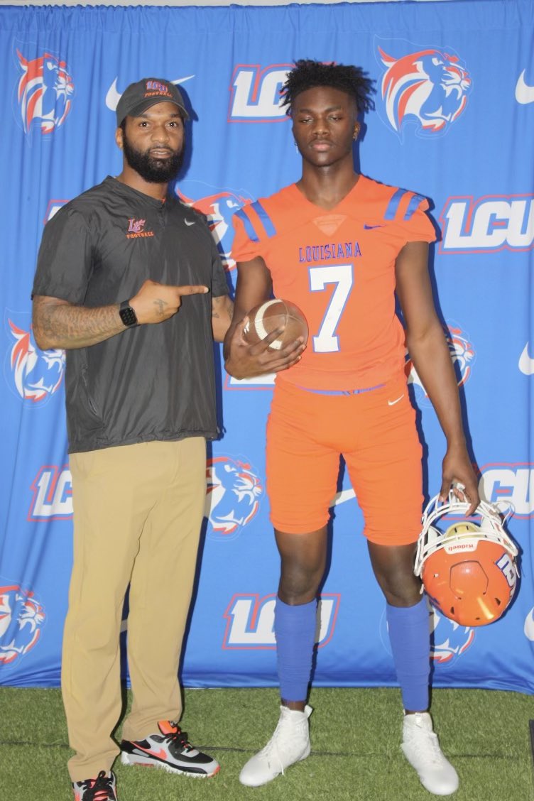 dee7burns's tweet photo. I’m proud to receive my first full scholarship at #LCU !!!!! Go Bobcats!!!!! https://t.co/IZkneHTPi0