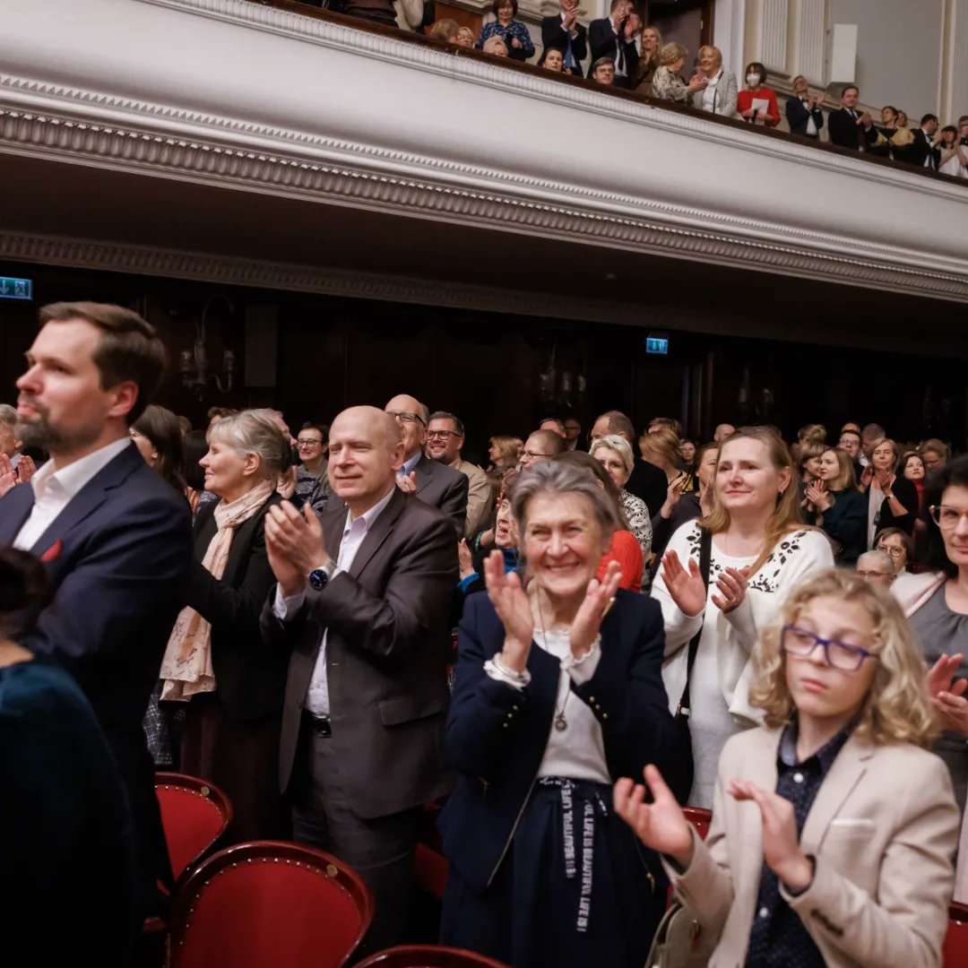 Orkiestra Filharmonii w Szczecinie nagrodzona owacją na stojąco w Filharmonii Narodowej w Warszawie!
Koncert poprowadził maestro maestro Rune Bergmann. Na fortepianie zagrała Anna Fedorova. 
Patronem koncertu była Ambasada Norwegii w Polsce
Zdjęcia Bartek Barczyk