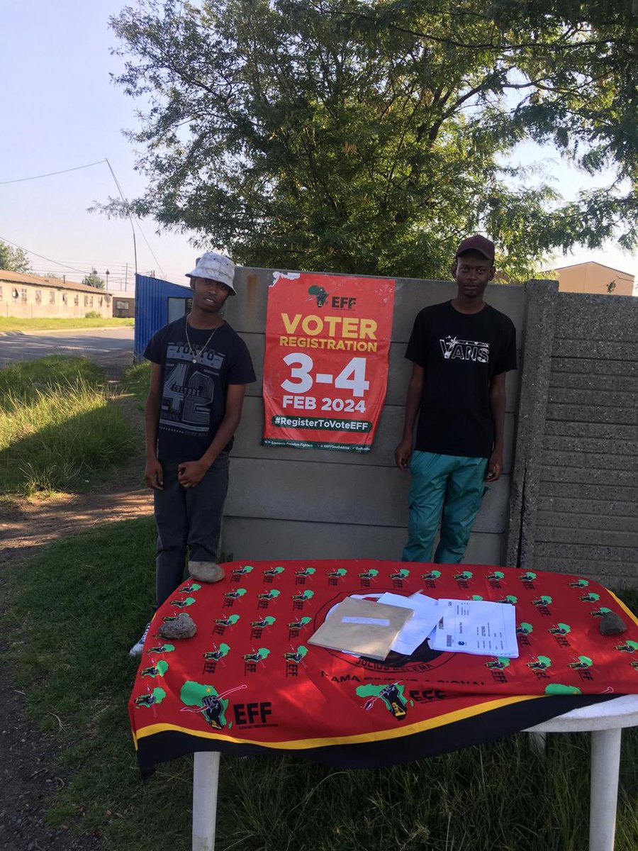 EFF_FreeState's tweet photo. 🗳️VOTER REGISTRATION🗳️

EFF Party Agents and Volunteers across Fezile Dabi Region are stationed inside and outside various voting stations to ensure that our people get the assistance they need as they register to vote.

#RegisterToVoteEFF https://t.co/uDAyjF61W9