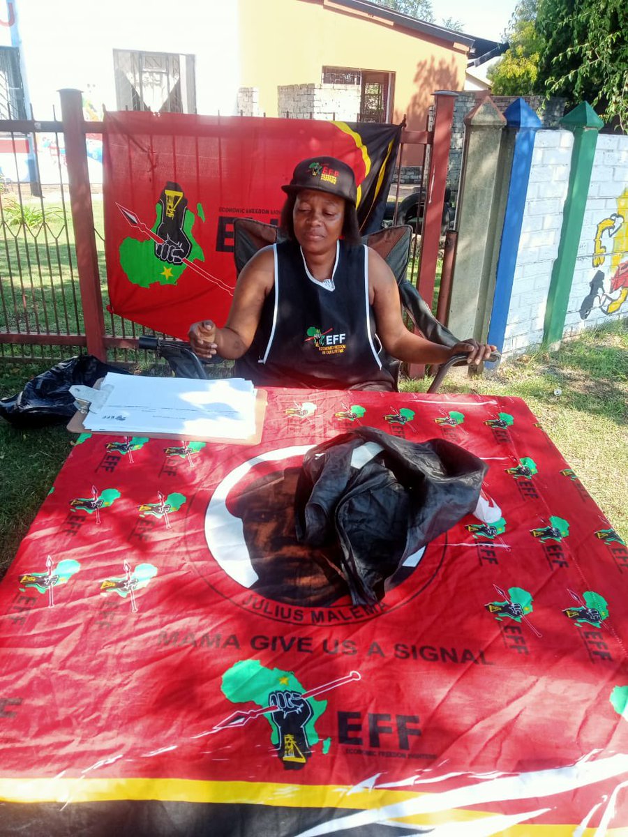 EFF_FreeState's tweet photo. 🗳️VOTER REGISTRATION🗳️

EFF Party Agents and Volunteers across Fezile Dabi Region are stationed inside and outside various voting stations to ensure that our people get the assistance they need as they register to vote.

#RegisterToVoteEFF https://t.co/uDAyjF61W9
