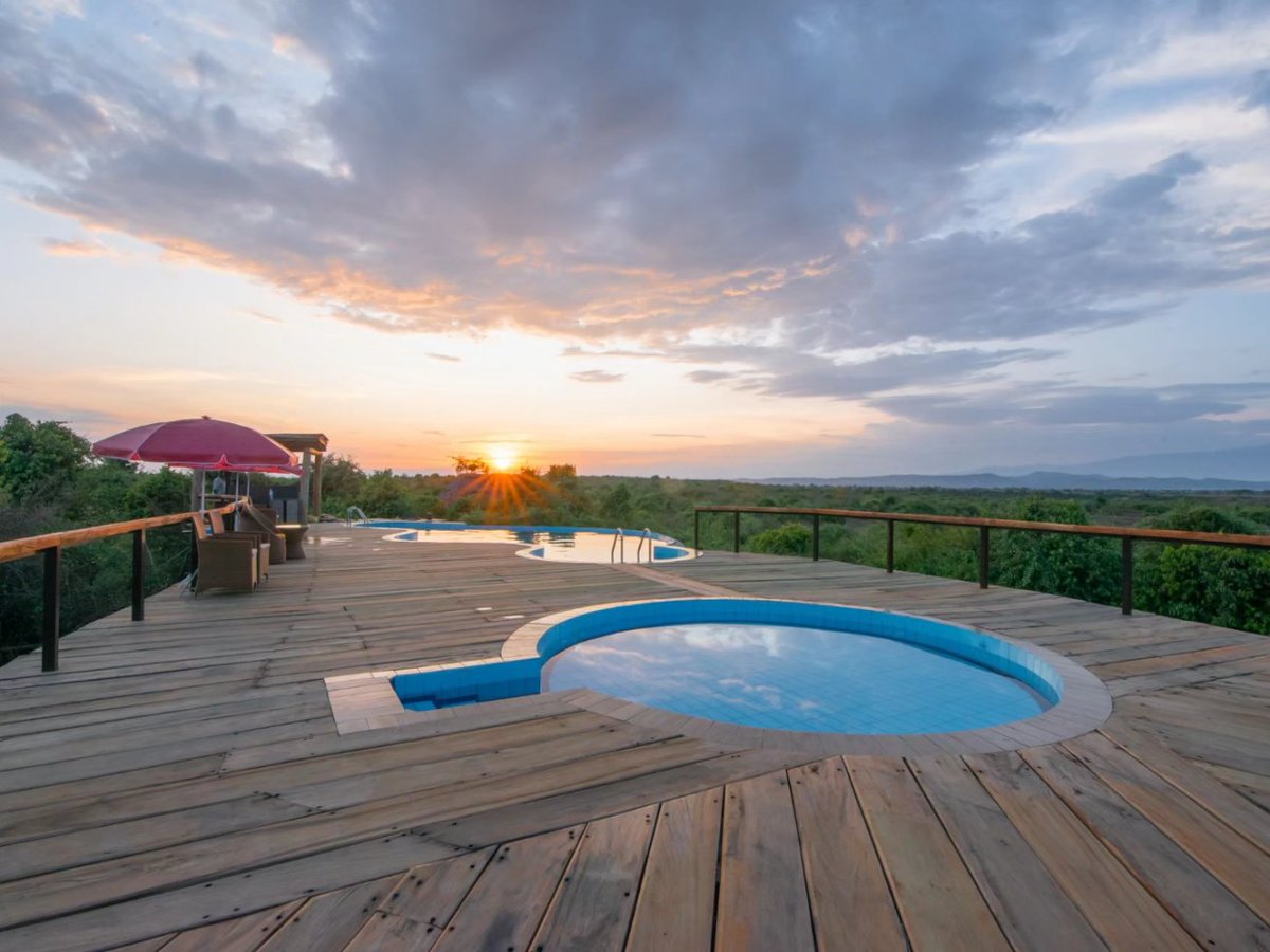 Embracing the weekend vibes, floating in the serenity of a pool, and letting the beauty of the surroundings wash away the week's worries. 🌊☀️ **** 📩Bookings@savannahlodges.com 🟢WhatsApp +256702378565 📞 +256772378565 📭buffalolodge.ug *************************