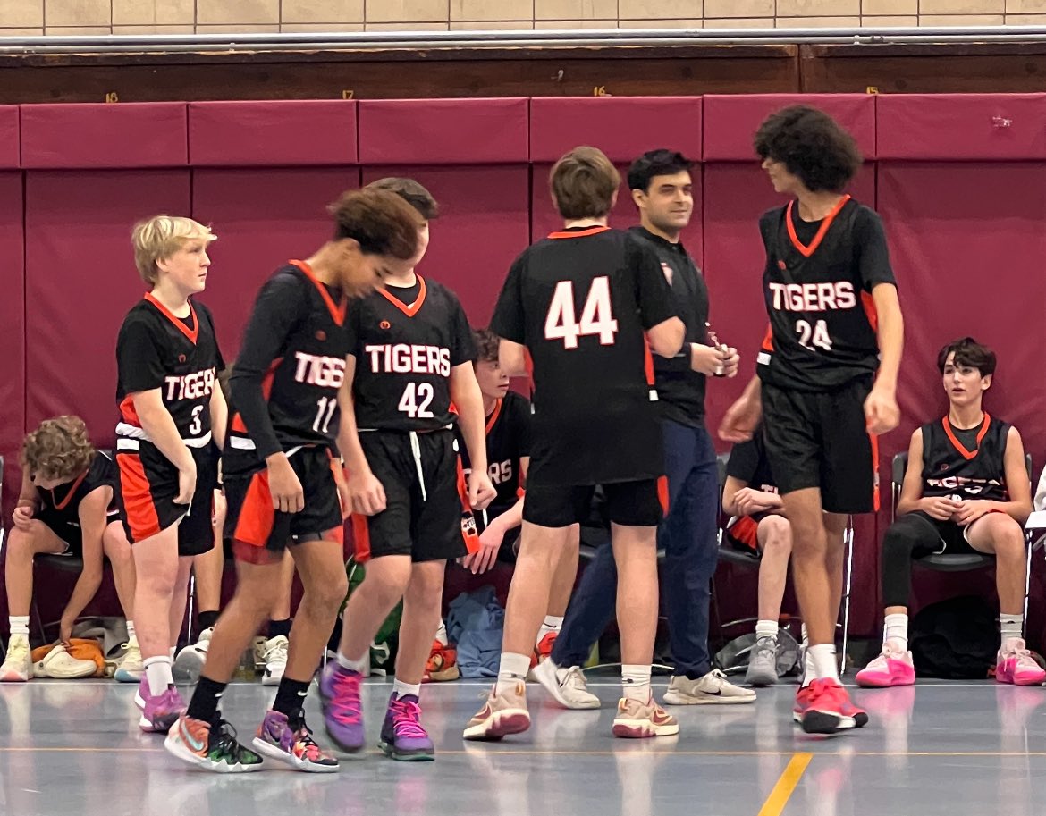 CoachMBrock's tweet image. Great win yesterday at Mount Vernon. Final game Monday @ Eastchester! 🐅 🏀