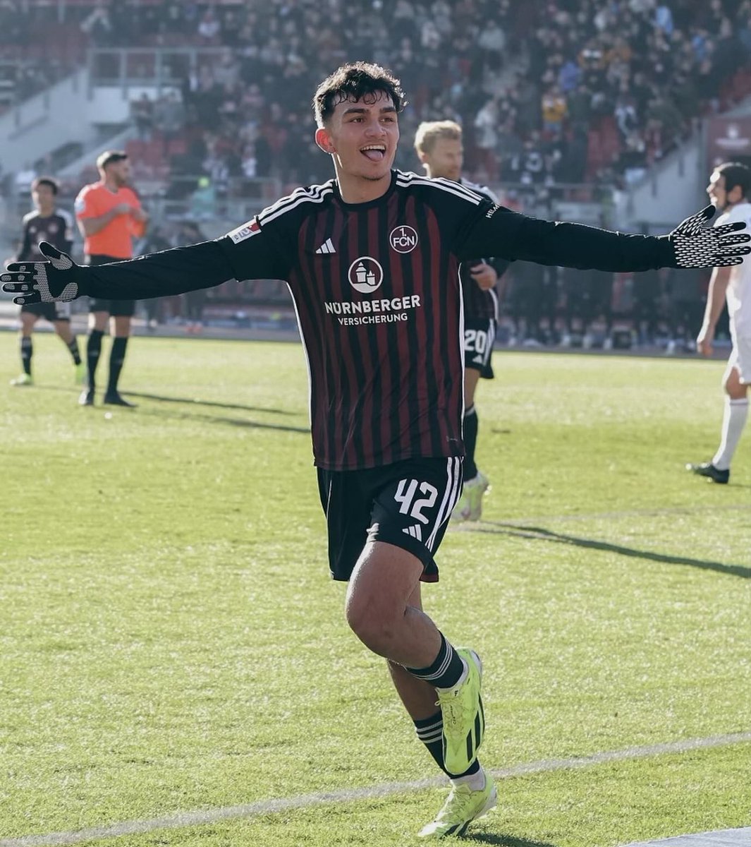 fbwonderkids's tweet photo. Two more goals for 🇹🇷 Can Uzun (18) vs. VfL Osnabruck!

The midfielder is now up to 10 goals from 14 2.Bundesliga starts for @1_fc_nuernberg.

Up into the hunt for the Golden Boot.

13 goals in all competitions. 🔥 https://t.co/EiWJzVjDIf