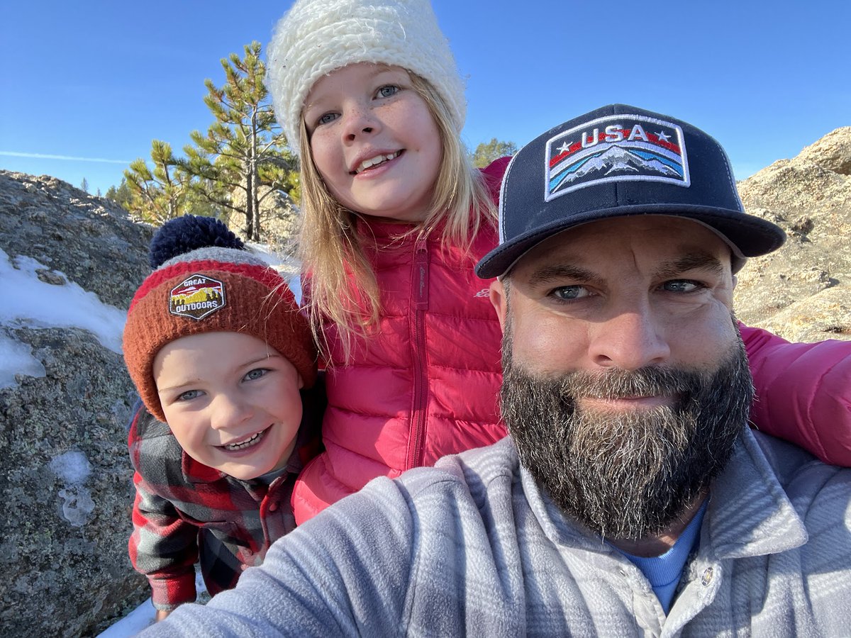 lsb_baseball's tweet photo. Happy 40th Birthday to the leader of the Grizzlies, Kyle Beacom! May your day be filled with all of your favorite things...salads, Iowa athletics, and decaffeinated coffee!

#GoGrizz #NFZ #BEARS https://t.co/kOmUz1G2TO