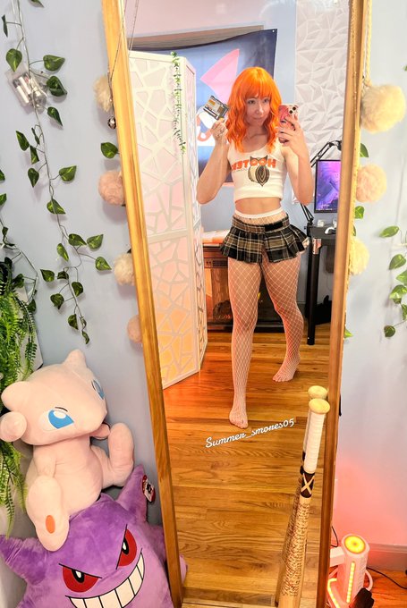 Your waitress shows you her MultiPass, wyd? 🧡 https://t.co/QUokB9xrMW