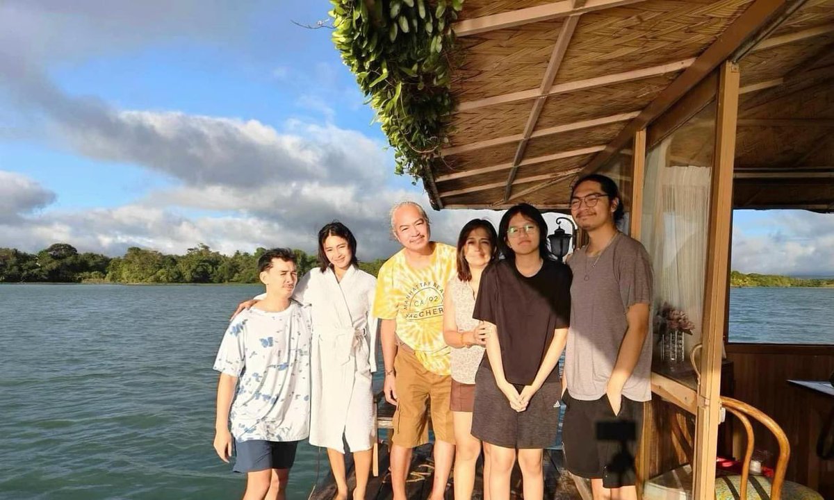 thiisirenegel's tweet photo. ‘Family time is the best time’

#NadineLustre 

📷mylustre https://t.co/LfDKJrGkAu