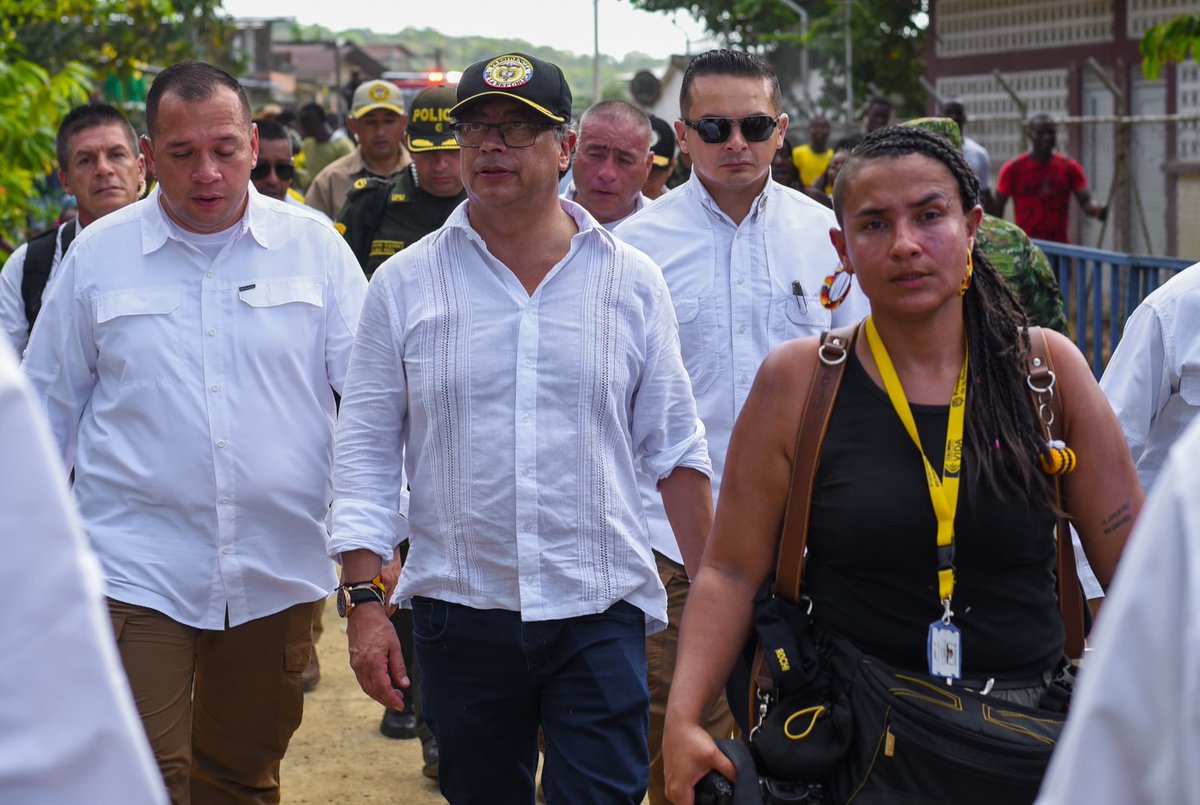 Alexa Rochi 📸 (@alexarochi__) on Twitter photo Siempre he expresado mi lealtad absoluta con <a href="/petrogustavo/">Gustavo Petro</a>  
Dirían en otra época...
Comandante en jefe Ordene Siempre he expresado mi lealtad absoluta con <a href="/petrogustavo/">Gustavo Petro</a>  
Dirían en otra época...
Comandante en jefe Ordene