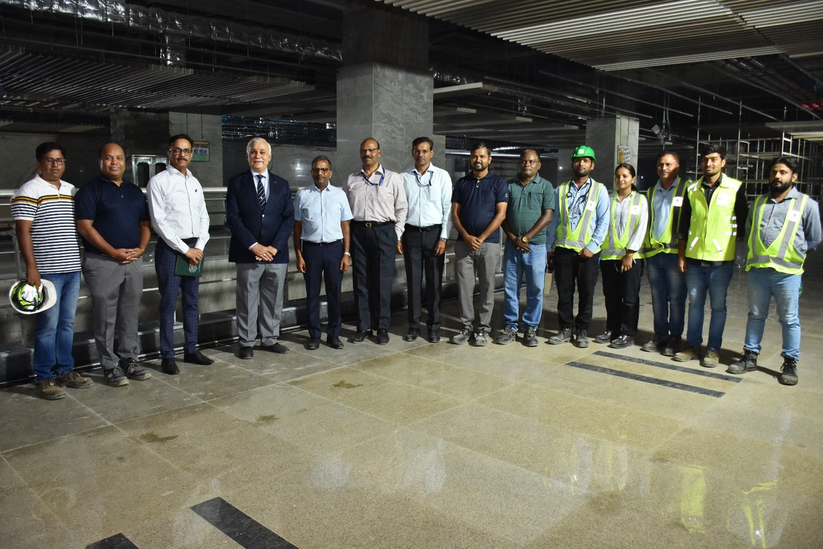 Mr. Durga shanker Mishra, Chief Secretary to Government of Uttar Pradesh and Ex-Chairman of MMRC today visited #BKC metro station of Mumbai Metro #Line3 and reviewed the progress. He was briefed by Mr. S K Gupta, Director (Projects) and Mr. Suyash Trivedi, Executive Director…