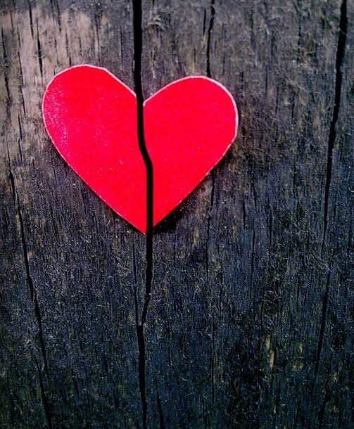 من البداية لا تكسر أحداً ، 
فالإعتذار لا يُشفي الجروح 👌🏼..

#ثم

كيف لكِ أن تعيش بكامل سعادتك
 و أنت تعلم أنكِ أطفَأت شغف وسعادة إنسان كان يرى الدنيا من خلالكِ ....؟!