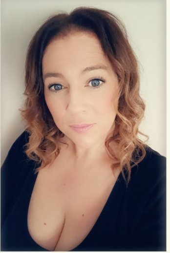 Missing the game as the hair needed sorted today and out at 5pm for dinner...I know priorities are all wrong 🤣🤣
Anyway let's hope for the 3 points today and  I will watch on TV with a wine ❤️🤍💙