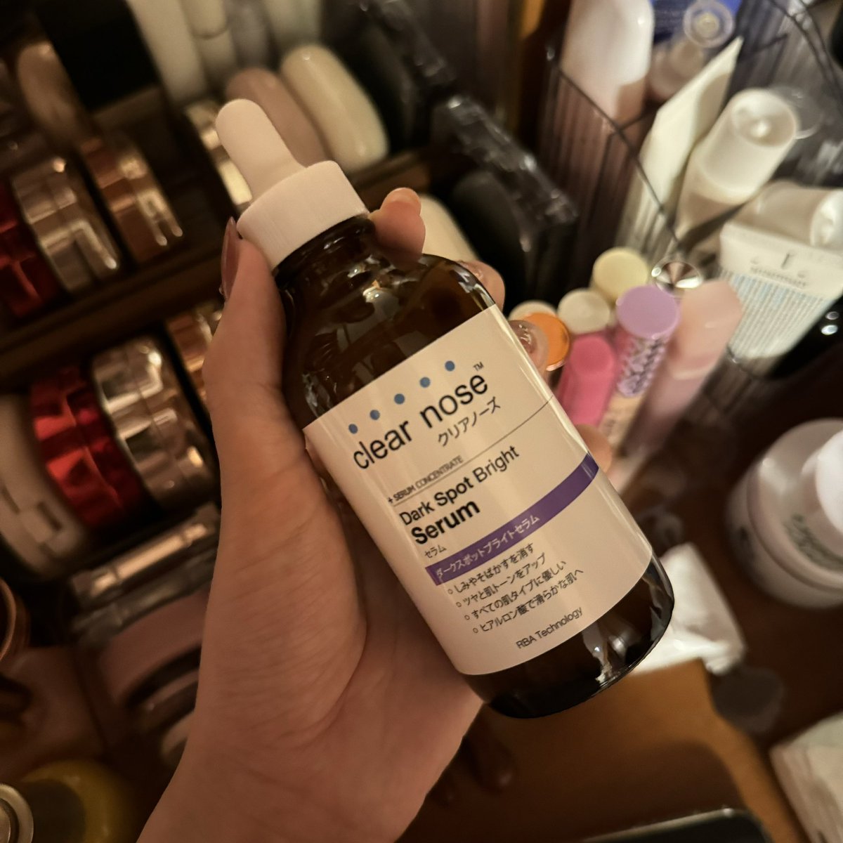 mormormorru's tweet photo. หน้าลอยเพราะคุชชั่น❌
หน้าลอยเพราะเซรั้ม✅
มารีวิว clear nose ขวดม่วง หลังใช้1-2เดือนแล้ว รอยสิวจางลง แต่อาจจะใช้เวลาพอสมควรเลย รอยสิวล���กๆจางลงช้า แต่ที่เห็นชัดมากๆๆๆคือหน้าขาวขึ้นเยอะจริงๆ แบบขาวออร่ามาก คนทักเยอะ (ส่วนตัวว่าใครแพ้แอลจากน้ำตบขวดน้ำเงินมาลองอันนี้ได้)แต่รอยสิวคิดว่าต้องใช้ต่อยาวๆอะ แล้วใช้ทุกวันเซรั่มยังไม่มีวี่แววจะหมด คืออยู่แค่ครึ่งขวดอะงง ให้เยอะไรขนาดนั้น