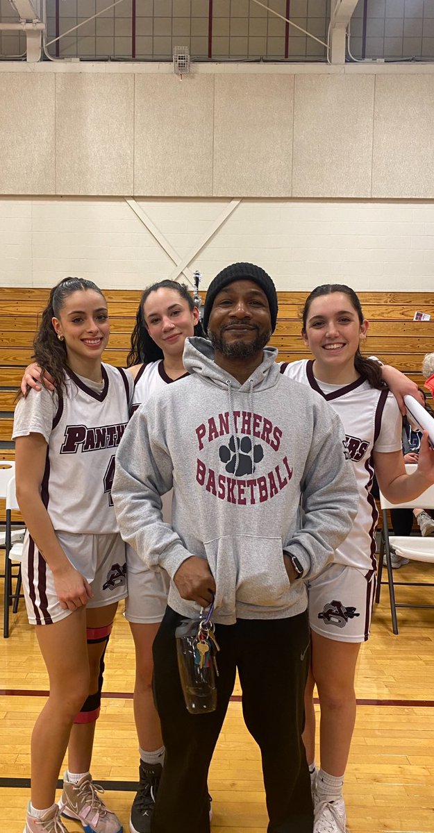 When your Coach/Trainer becomes family! Thank you for always supporting <a href="/tarakelian13/">Tess Arakelian</a> <a href="/avamurphy1404/">Ava Murphy</a> and Ana “The Wall” Montoya!! <a href="/EdwinNealy/">Edwin (Dallas) Nealy</a> <a href="/TheNealy/">TheTravelingTrainer.Nealy</a> 
🐾🏀Senior Night 2024🐾🏀