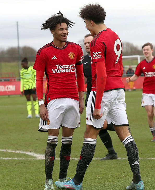 FT: #mufc U18s 4-2 Arsenal U18s

The young Reds are through to the semi-finals of the #U18PLCup