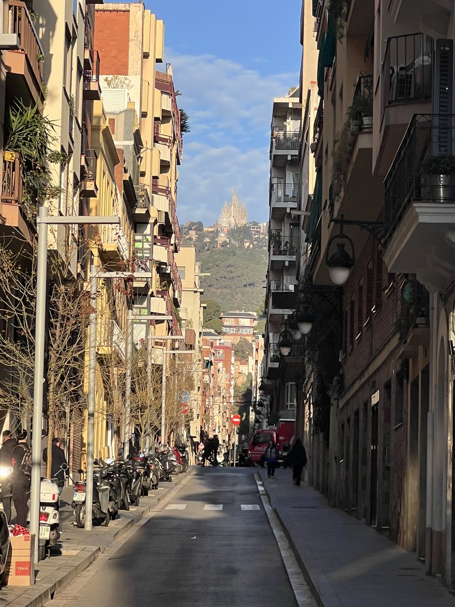 myworkingweek's tweet photo. Last week we were in Barcelona, collaborating with @nexgen_careers to experience and confirm activities that our @coleggwent learners will participate in soon. An exciting and cultural city, I’m excited to visit her once again. 🏴󠁧󠁢󠁷󠁬󠁳󠁿✈️🇪🇸☕️🥐 https://t.co/UURaowgNuM