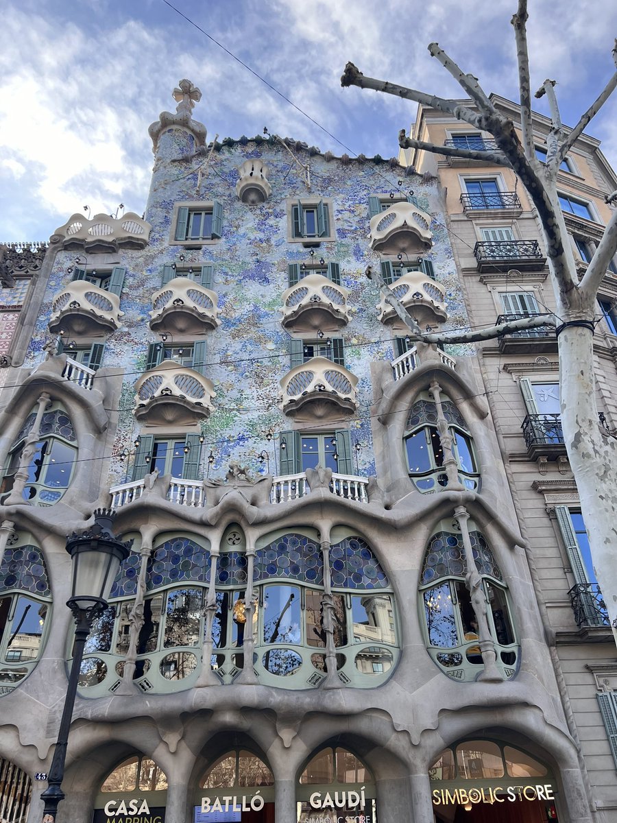 myworkingweek's tweet photo. Last week we were in Barcelona, collaborating with @nexgen_careers to experience and confirm activities that our @coleggwent learners will participate in soon. An exciting and cultural city, I’m excited to visit her once again. 🏴󠁧󠁢󠁷󠁬󠁳󠁿✈️🇪🇸☕️🥐 https://t.co/UURaowgNuM