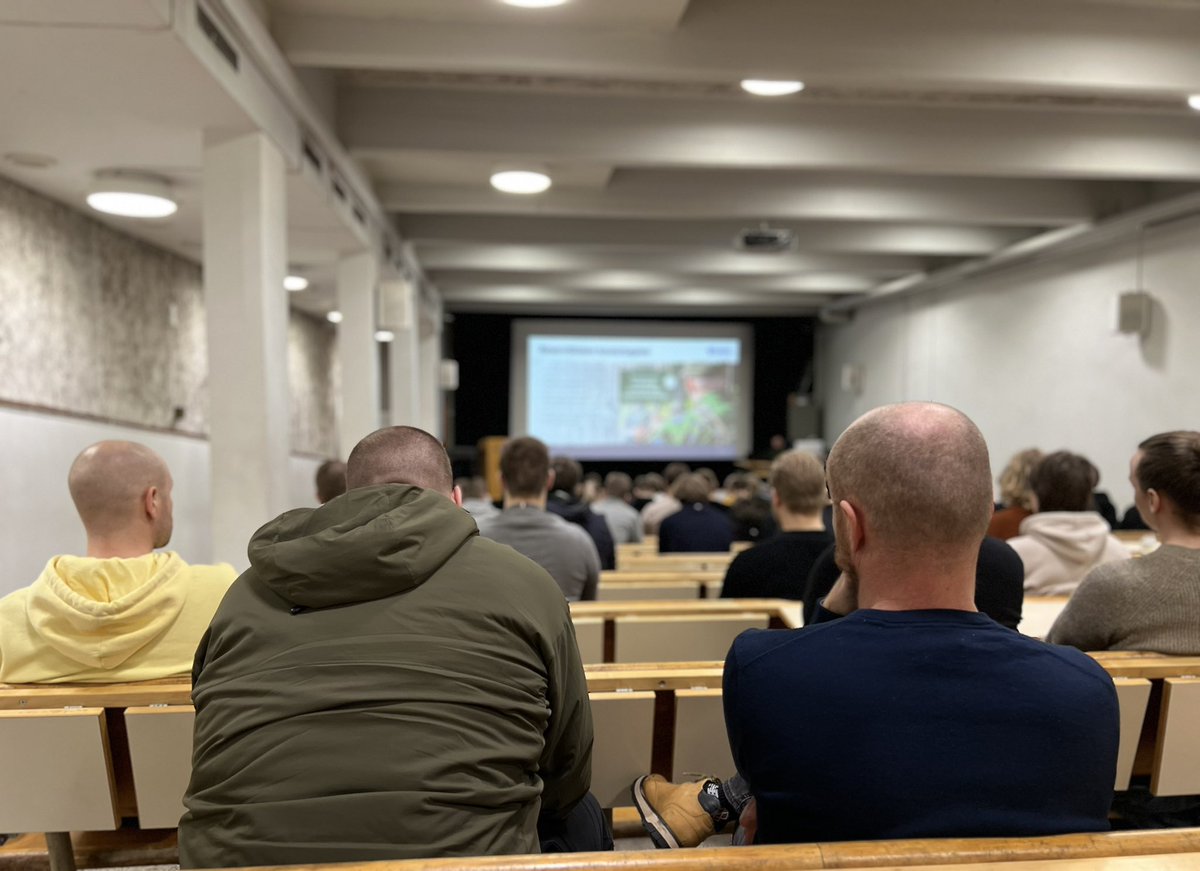 AYlivaara's tweet photo. Tänään reserviupseeri-info yhdessä #uudjp, #uudaltsto / @KaartinJR , @MPKoulutus , #hrup / @reserviupseeri. Agendana turvallisuusympäristö, reservin tehtäväpolku, yhdistystoiminta. Kutsuimme avaintehtäviin sijoitetut vapaaehtoispohjalta. Huikea osanotto - #maanpuolustustahto ! https://t.co/6d8m4eP7A0
