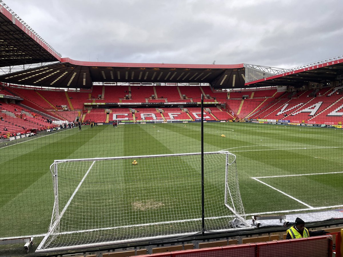 sploits5's tweet photo. Come on you Rams @dcfcofficial 🐏🐏⚪️⚫️⚽️⚽️ https://t.co/9Vp5jCe7DH