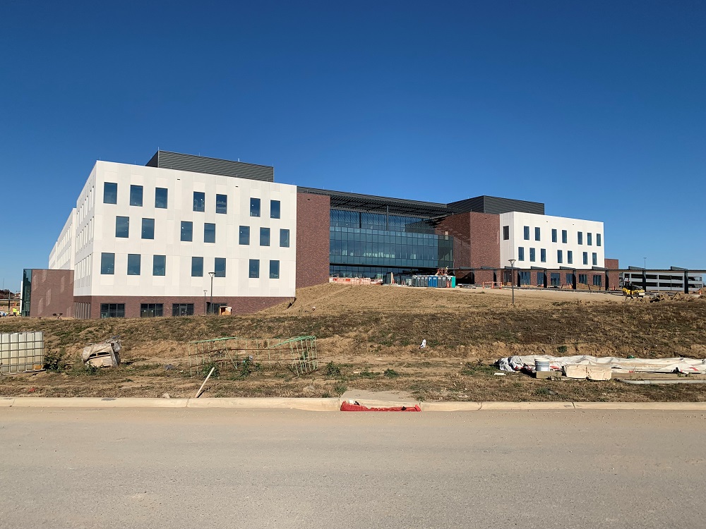 The exterior of NGA’s future main operations building in St. Louis is largely finished – but workers are still busy on the inside, installing furniture, carpet and lighting to get the space ready for the 2025 move-in 👉🏠

We can’t wait! #NGAinSTL