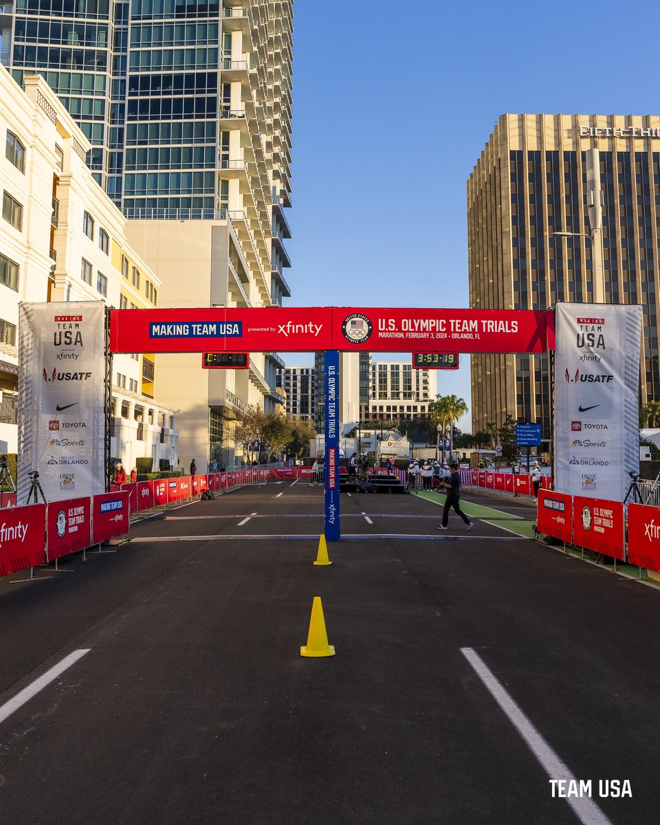 TeamUSA's tweet photo. The stage is set 🇺🇸

Who’s making your top three? 

10 am EST @peacock 
12 pm EST @nbc 

#MTUSA | #MarathonTrials24 https://t.co/YwyGMFZRwJ