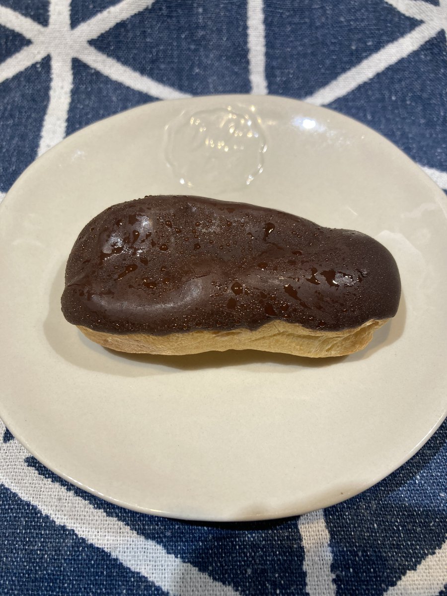 kaopustore's tweet image. 我が家では太巻きとエクレアを恵方を向いて一気食い！豆は撒かずに食べる！が定着しました。