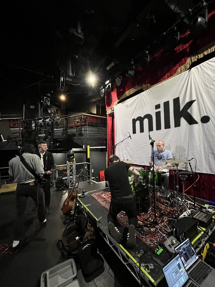 Academy Dublin tonight.

Doors: 7pm
Sean Joyce 7:45pm
milk. 8:45pm 

(14+ show) 

See you there x