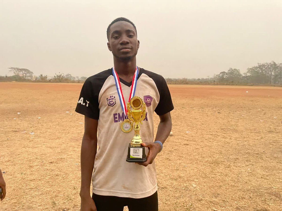 hfworld_'s tweet photo. 🏆 Top scorer, SMZ of @SMART_FC_21 scored to equal Warri's tally of goals (3) in the final minutes of the final. With one assist and fewer minutes played, he leapfrogged the latter to clinch the awar.

#ESGvol3 #FUNAAB https://t.co/nXWA737znK