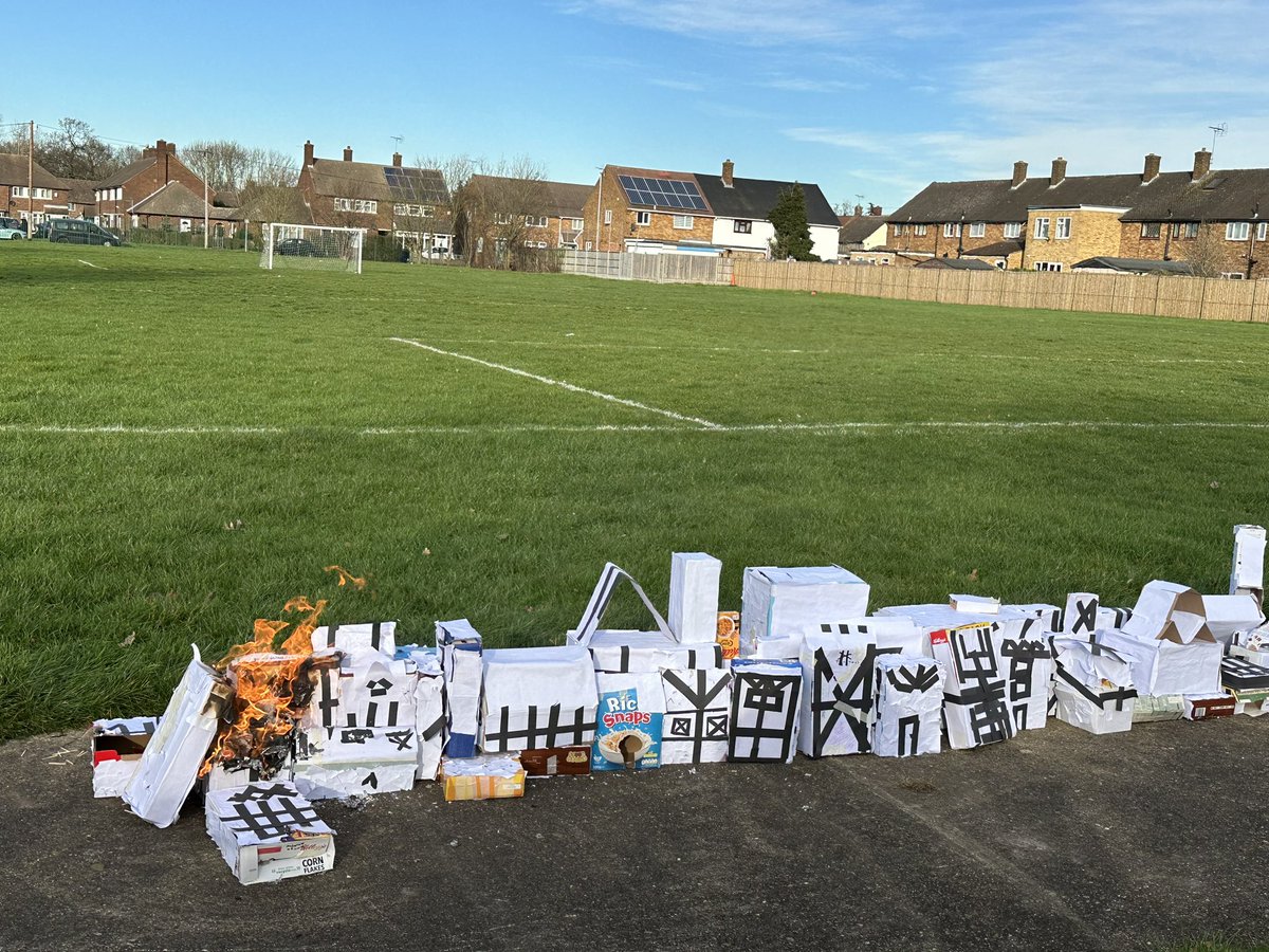 SHPS_Year2's tweet photo. @HeathSomers @SHPS_Year2 Year 2 were really excited when we recreated the Great Fire of London. We watched how the wind carried the flames from house to house, and it only stopped spreading when there was a break between the houses. https://t.co/IZomkYJ7UX