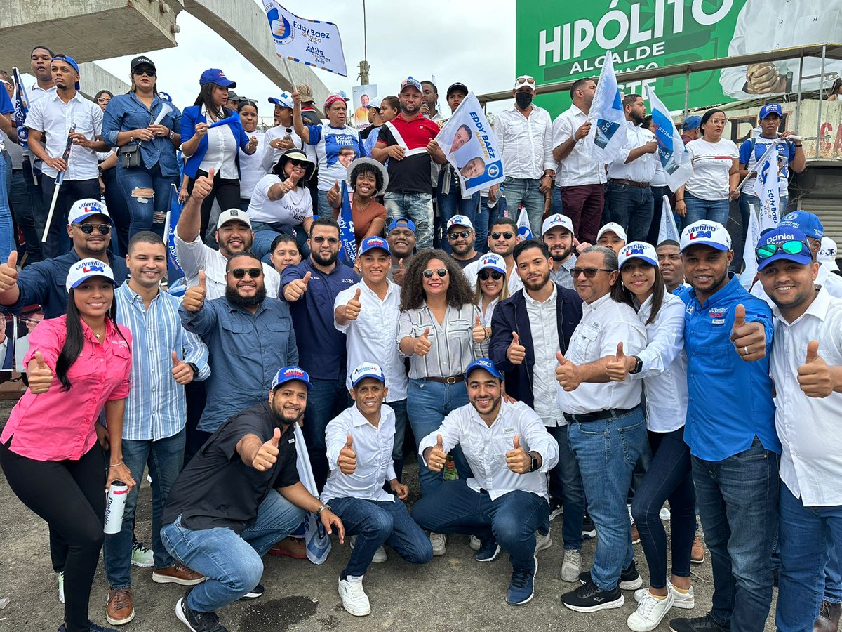 JoaquinFerndez's tweet photo. Junto a nuestra Juventud, desde Santiago Oeste (Cienfuegos). Aquí como en todo el país, #VolveremosAGanar.
#JuventudPRM #JuventudL24 https://t.co/Tv0oSmKHQe