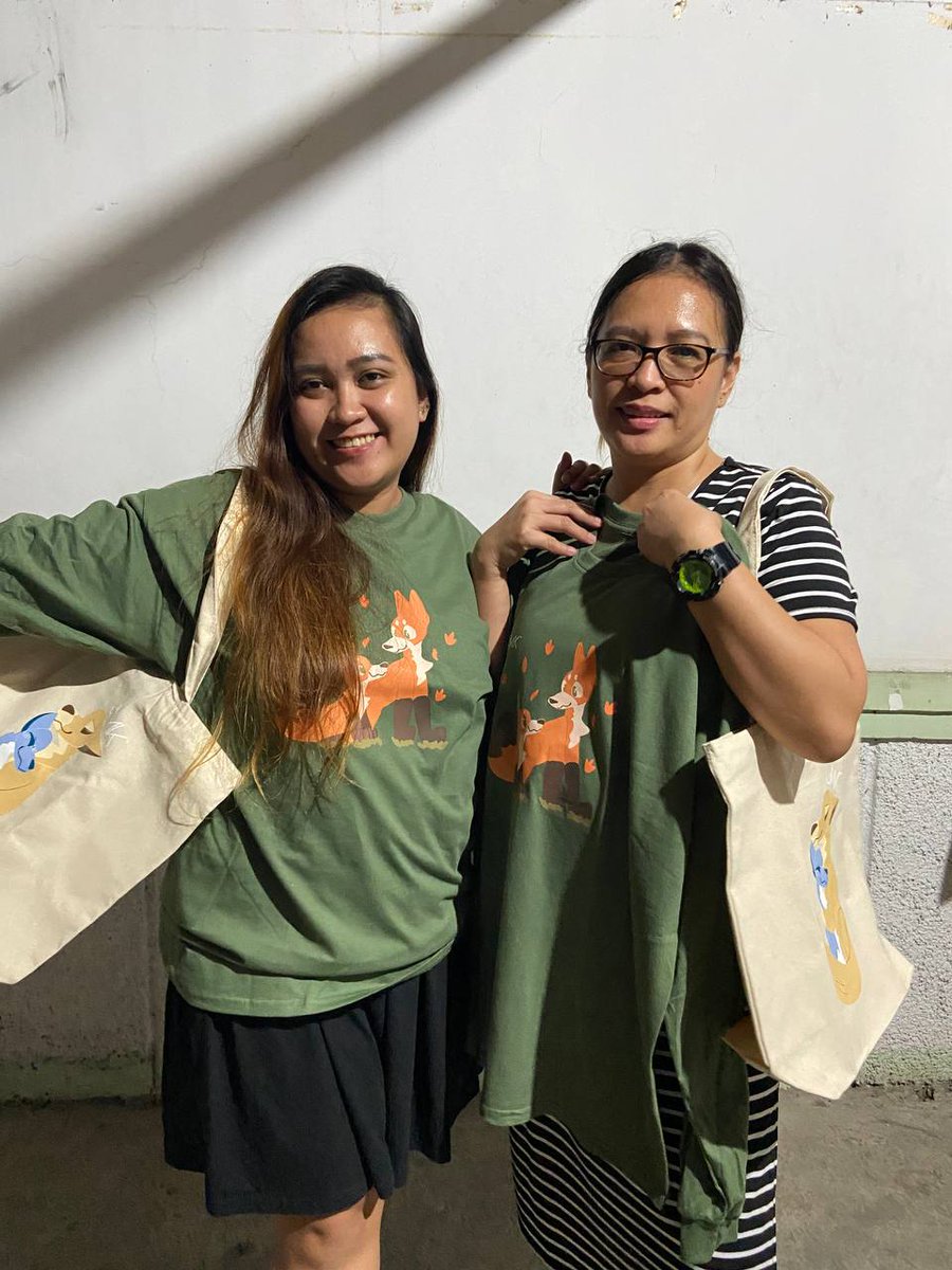 mcrsarte's tweet photo. @BenjiManTV @itsjudytime came home (all the way from Laguna) with a twinning sweatshirt and tote with my sister!! 
haysss surreal!! 💗💗

@BenjiManTV 
@itsjudytime https://t.co/t63dPCsh3R