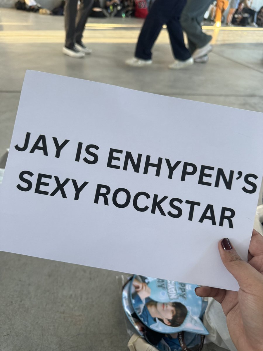 linearxjay's tweet image. Ending my day with this 🥹🤍 #FATE_IN_NEWCLARKCITY 

I panicked when he pointed on us i wasnt able to record Jay😭😭😭sushsjajsjjsjsjdjsjdjsjdjs