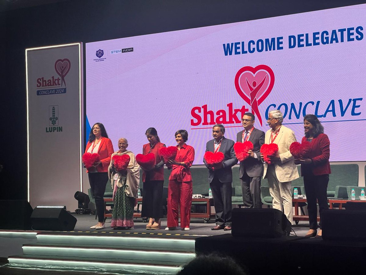 Amazing  panel discussion with world Champion #Marykom and actor #mandirabedi on work life balance at #Shakticonclave in bangalore on #WearRedDay #goredforwomen @WomenAs1 @PCRonline @AHAMeetings @IJCDW_WINCARS @mirvatalasnag @mmamas1973 @DrMarthaGulati #CardioTwitter