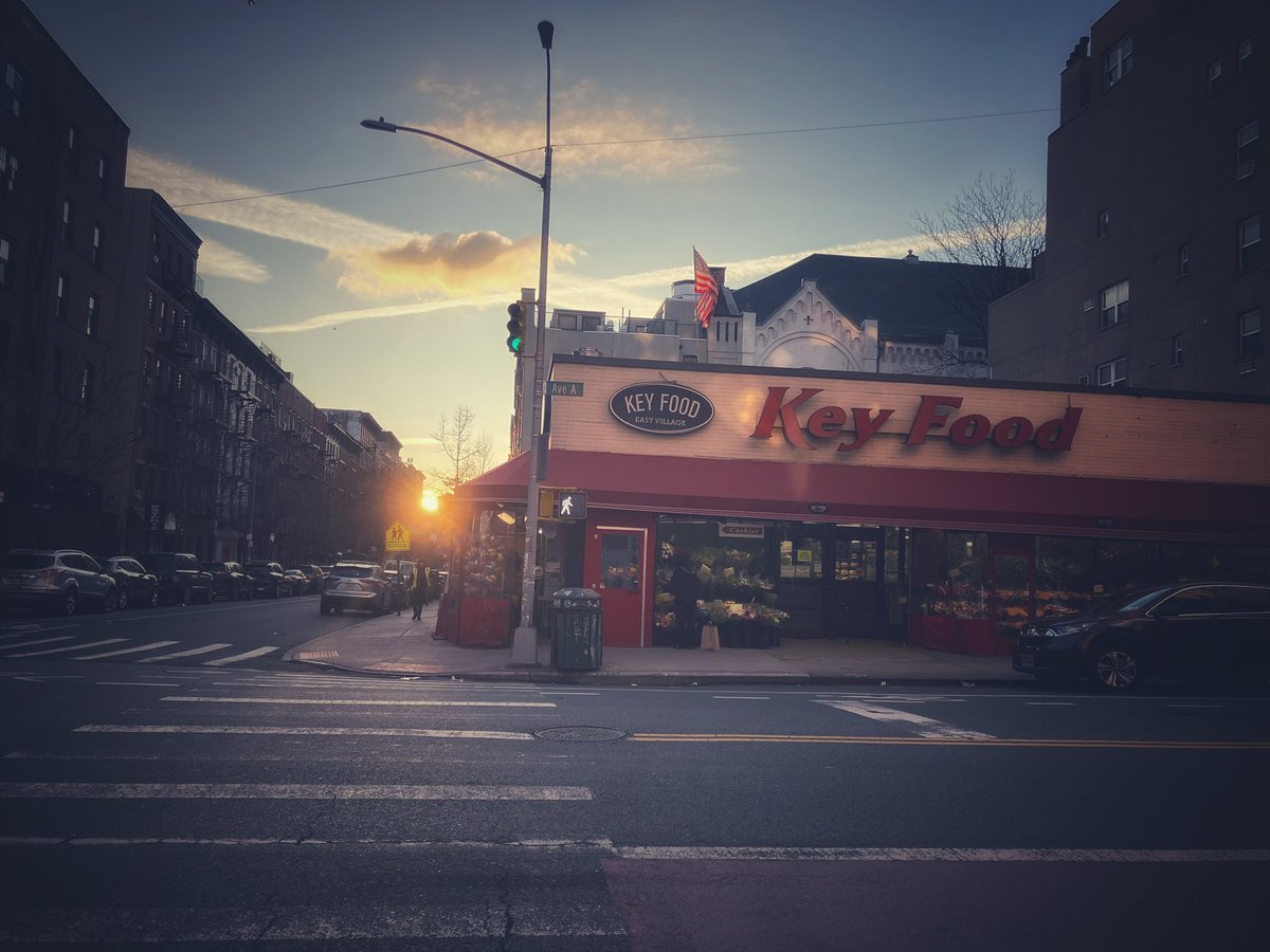 evgrieve's tweet photo. East Village sunrise from Avenue A (2/3/2024) https://t.co/3t4meQhvZM