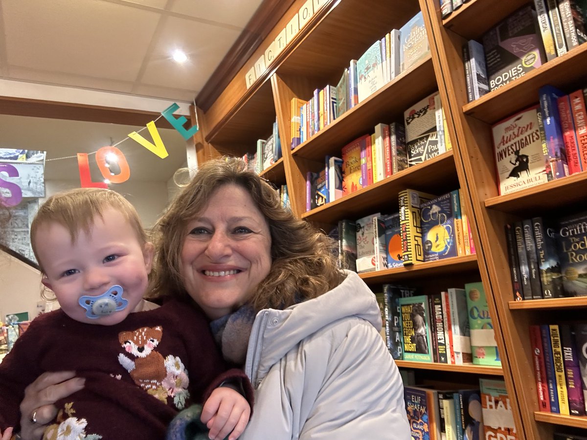 Thank you so much to @ellygriffiths for a really inspirational talk last night and for coming to say hello in our shop today! Come and buy her new books in the Harbinder Kaur series, The Last Word, or in the Brighton mysteries, The Great Deceiver 📚 @QuercusBooks