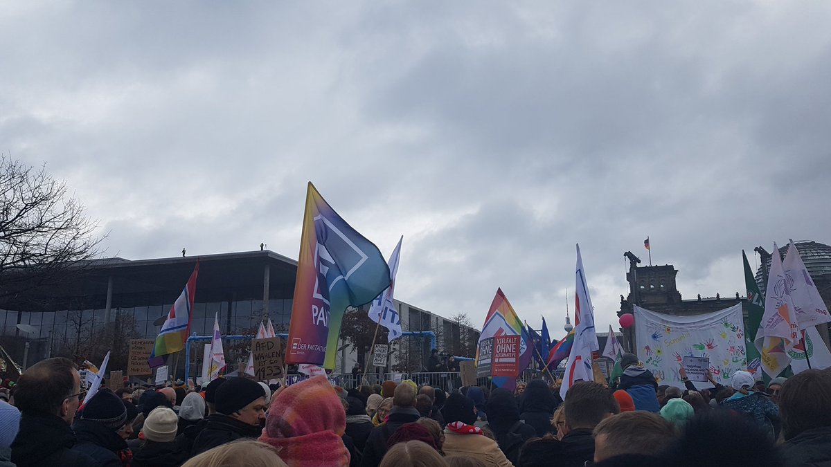 Wir sind viele!!!!!!! #WirSindDieBrandmauer #VielfaltOhneAlternative <a href="/ParitaetBerlin/">Paritätischer Berlin</a>