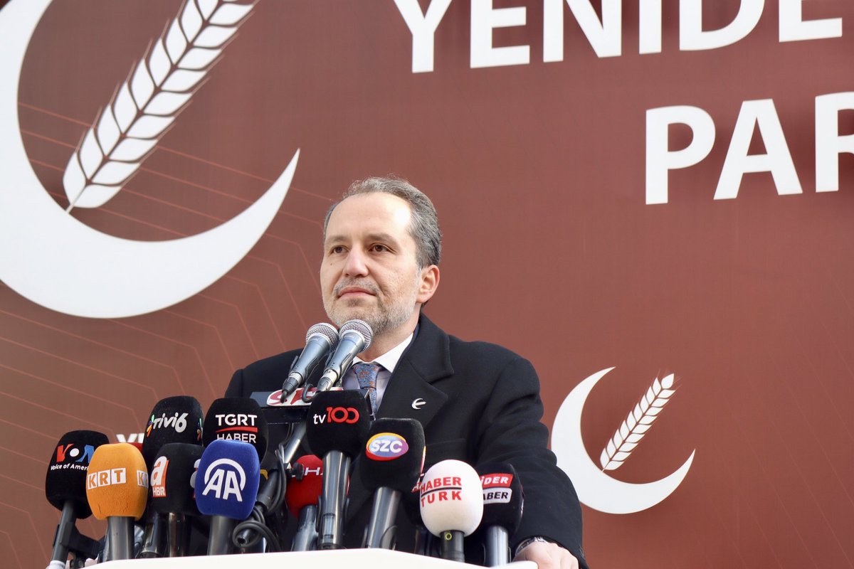 rprefahpartisi's tweet photo. Bugün Genel Merkezimiz vatandaşlarımız ve teşkilatlarımızın coşkusuyla doldu taştı.

Aziz milletimizin talebi doğrultusunda 31 Mart seçimlerine 3 büyükşehirde de kendi adaylarımızla girme kararımız sadece Genel Merkezimiz önünde değil Şanlıurfa'dan Edirne'ye, İzmir'den Van'a kadar büyük bir heyecana vesile oldu.

⏳ Ahlaklı Belediyecilik için geri sayım başlasın 🇹🇷