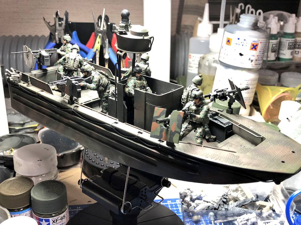 kazu_1569's tweet photo. SWCCチームのフィギュアが完成!
合計9体も塗ったよ😇
あと残るのは弾薬箱やらアクセサリーの追加とやったこと無い最終難関の川のジオラマ...
#SWCC #SOCR https://t.co/AlzJFJ6fob