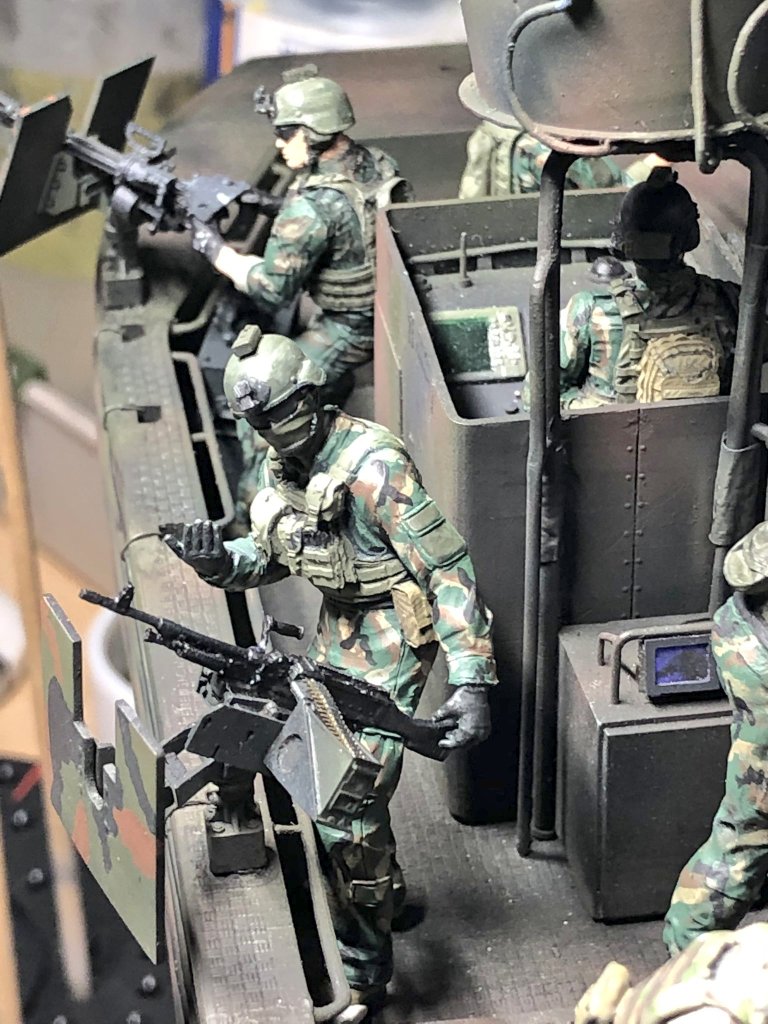 kazu_1569's tweet photo. SWCCチームのフィギュアが完成!
合計9体も塗ったよ😇
あと残るのは弾薬箱やらアクセサリーの追加とやったこと無い最終難関の川のジオラマ...
#SWCC #SOCR https://t.co/AlzJFJ6fob