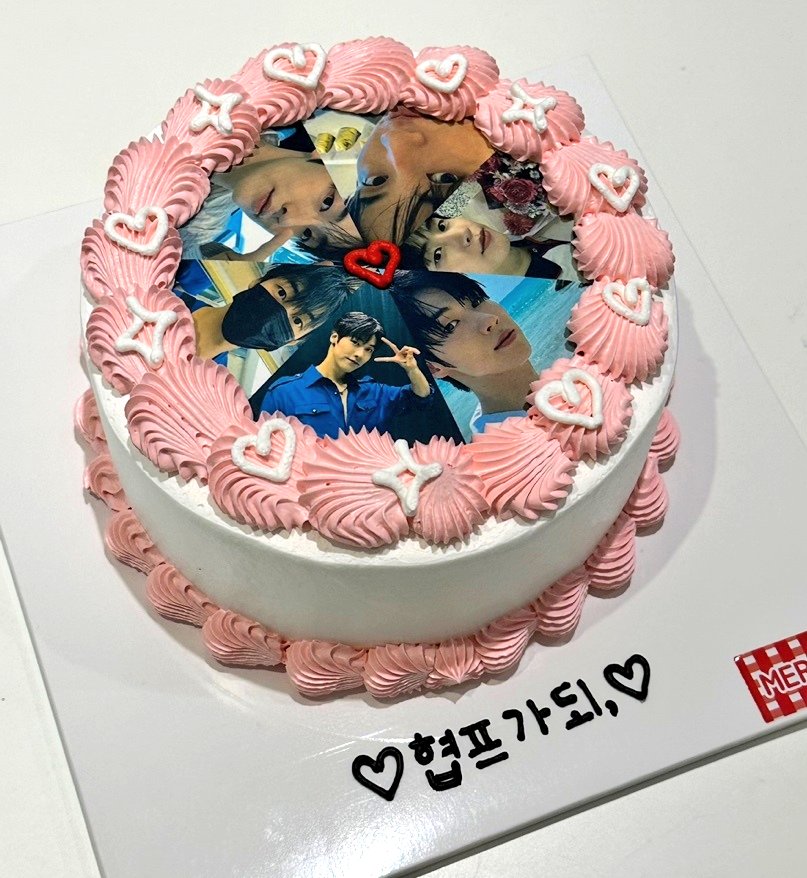g1NF1zz's tweet photo. ⋆⸜♥ 신나는 협프모임 ♥⸝‍⋆
(그리고 짭협프 둘 ·͜· ㅋㅋㅋㅋㅋㅋ)
케이크도 먹고 2차로 노래방에서 엔플라잉 메들리도 부르고 그리고 3차까지 알차게 너무 신나는 하루였더욤 🫶🫶🫶
다음에도 또 불러줘!!!!!!!!!💙💙💙💙💙💙 https://t.co/xXhULBkbIM