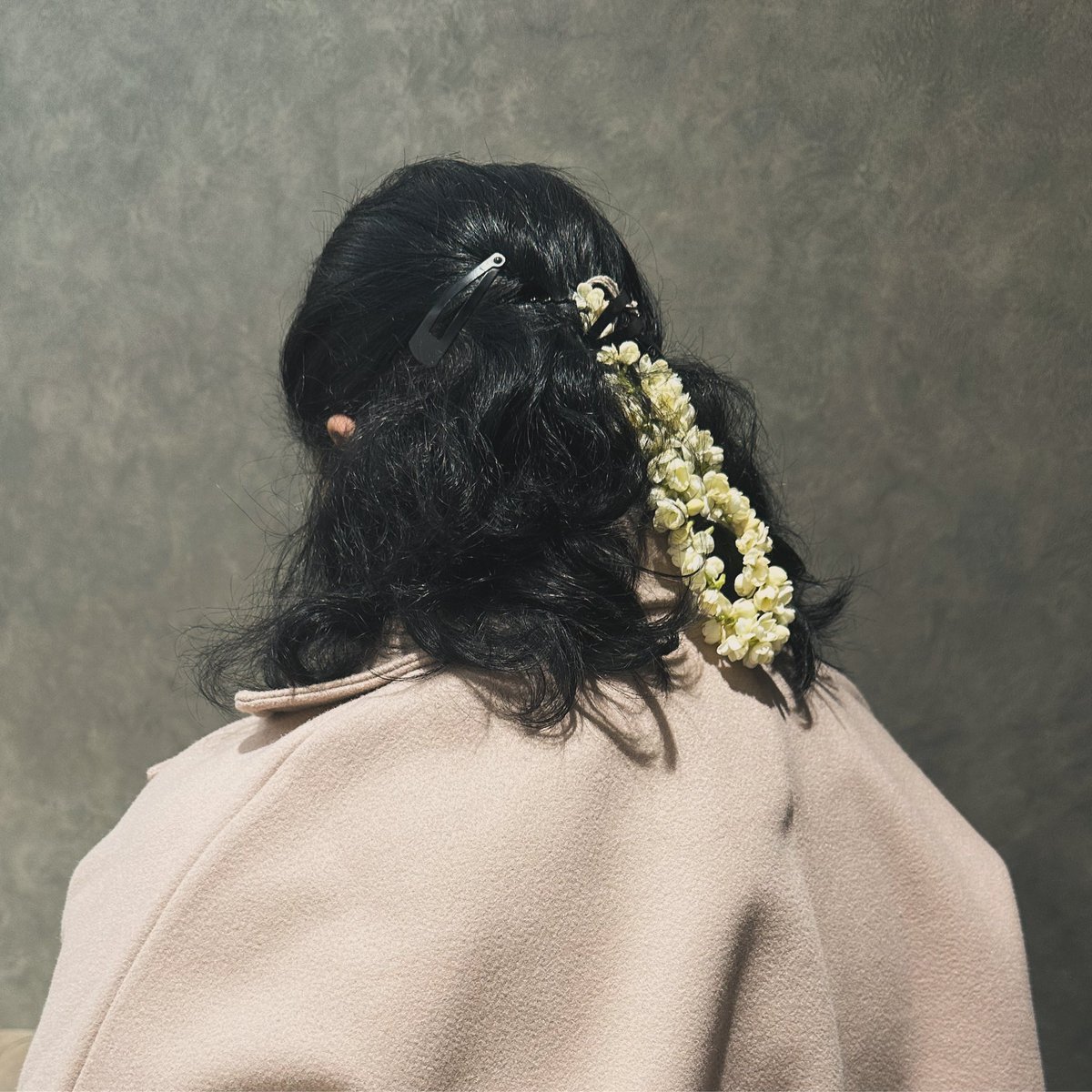 DeeptiKapoor23's tweet image. #Gajra with #sweater blazer and lots of bangles ❄️☃️❄️@IamNaveenKapoor #longdrive #Tweets 🦩