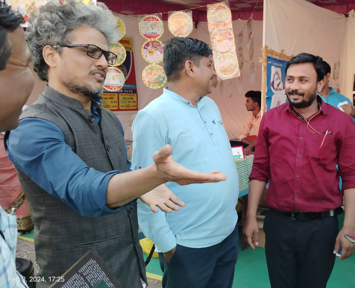 ग्रेट भेट with शरद बाविस्कर सर #भूरा आणि नामदेव कोळी सर. #वाघूर
<a href="/baviskar_sharad/">Sharad Baviskar</a> 
<a href="/LetsReadIndia/">Let's Read India</a> 
@logicaldk 
#साहित्य_संमेलन